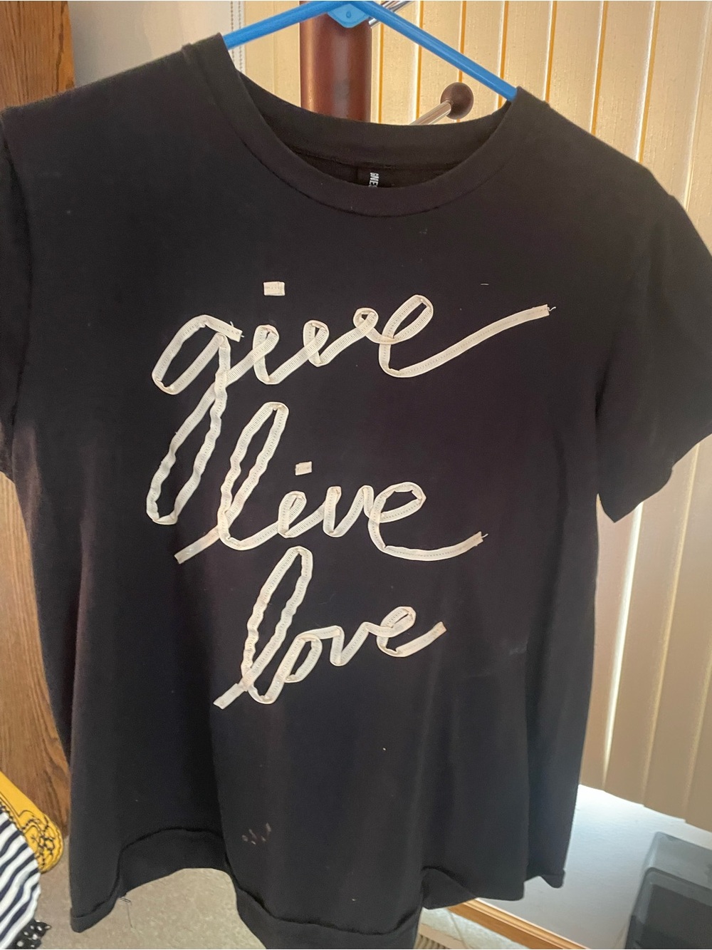 Womens’ Black 'Give Live Love' Graphic Tee